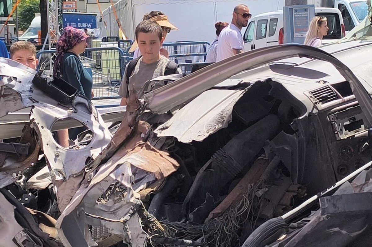 15 Temmuz'da tankın ezdiği araç Bursa'da sergileniyor