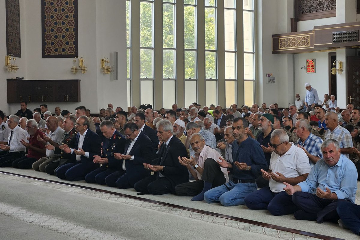 Malatya'da 15 Temmuz Şehitleri için tüm camilerde dualar yükseldi