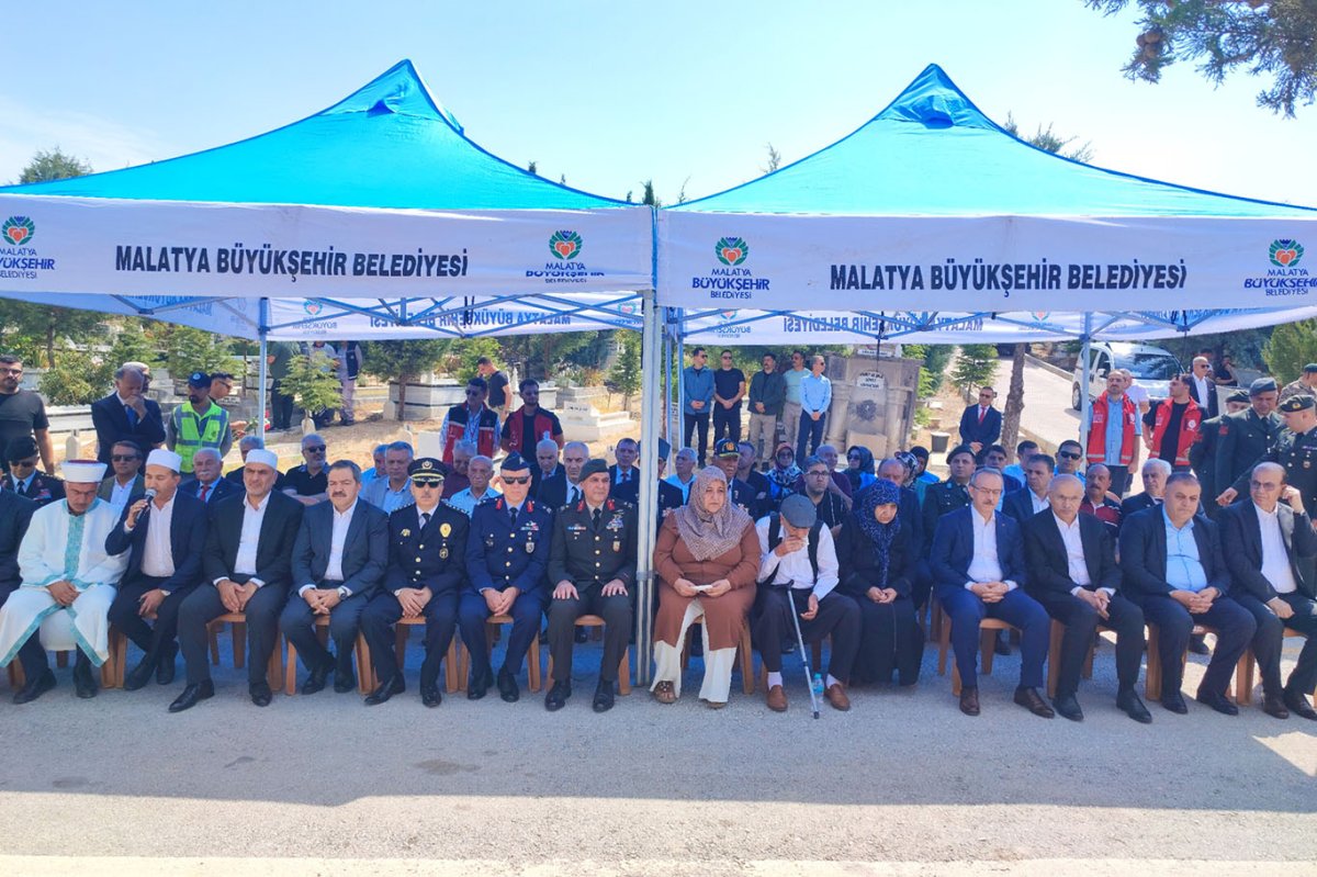 Malatya'da 15 Temmuz Şehitleri kabirleri başında dualarla anıldı