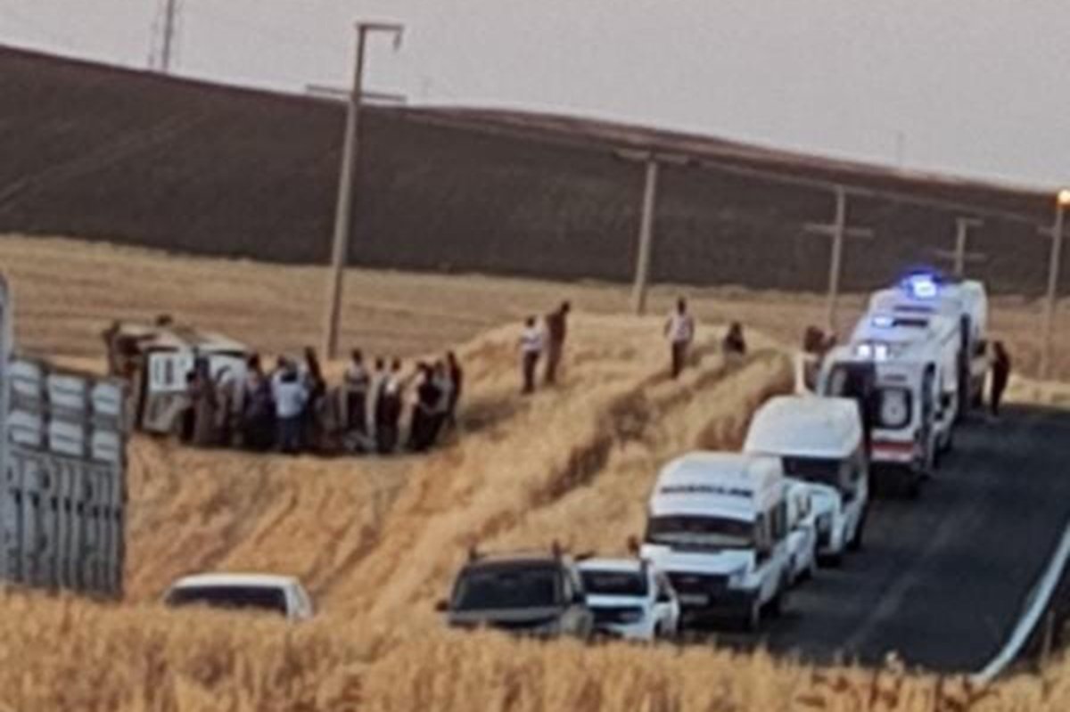 Diyarbakır’da tarım işçilerini taşıyan minibüs şarampole yuvarlandı: 13 yaralı