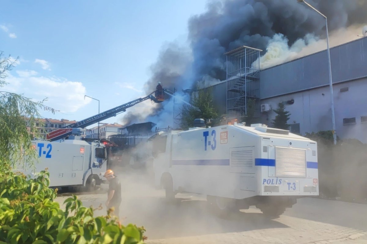 Malatya'da hırdavatçı alışveriş merkezinde büyük yangın çıktı