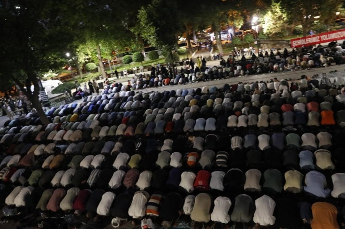 Saraçhane'de eller Gazze için semaya kalktı