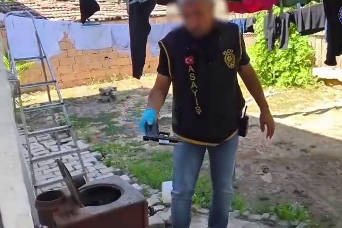 Sosyal medyada ve kamuya açık alanlarda silah teşhir edenlere operasyon: 29 gözaltı