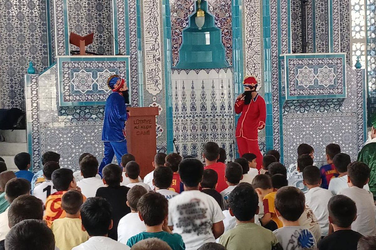 Yaz Kur'an kursu öğrencileri sergilenen oyunla eğlendi