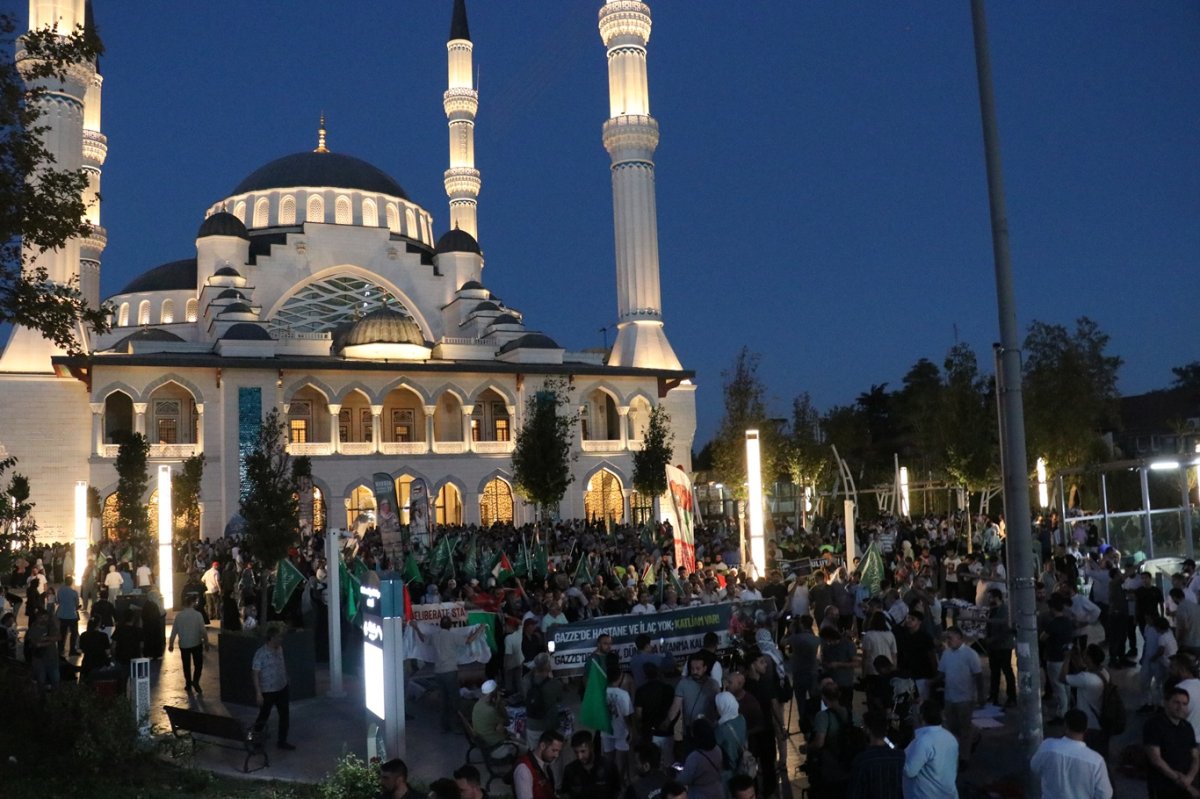 İstanbul'da binler Gazze'deki açlık ve soykırıma karşı yürüdü