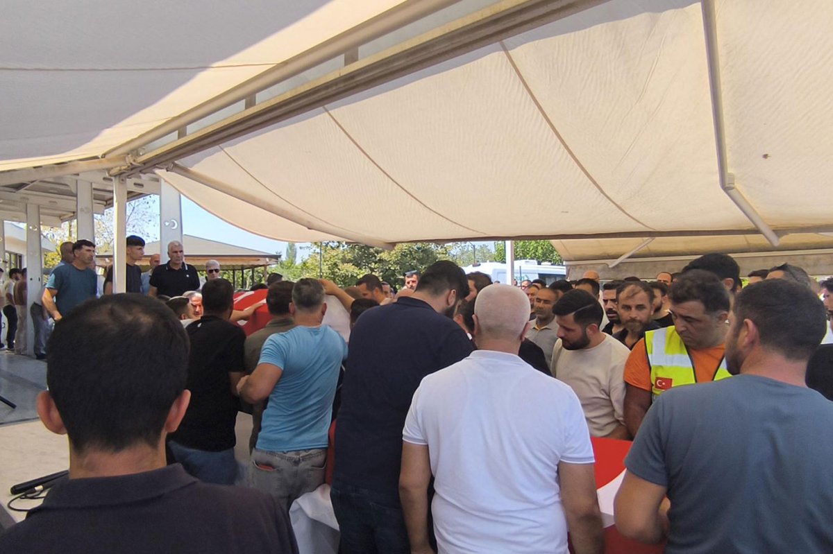 Bursa'daki orman yangınına su taşırken kazada hayatını kaybedenler defnedildi
