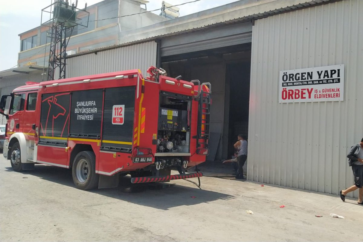 Şanlıurfa'da eldiven fabrikasında yangın