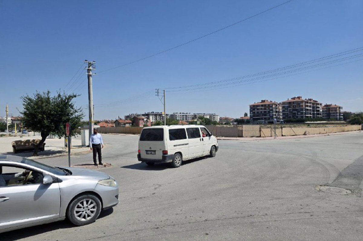 Konya'da tehlikeli kavşak: HÜDA PAR İlçe Başkanı'ndan yetkililere önlem çağrısı