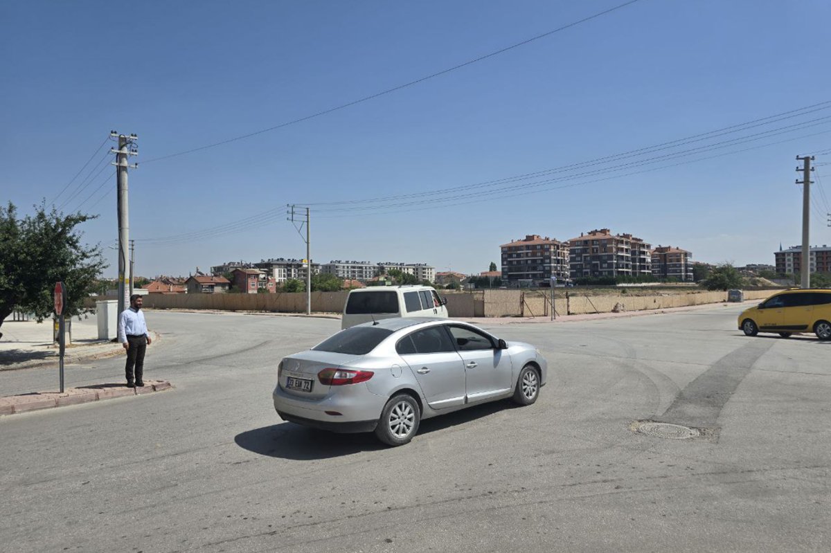 Konya'da tehlikeli kavşak: HÜDA PAR İlçe Başkanı'ndan yetkililere önlem çağrısı
