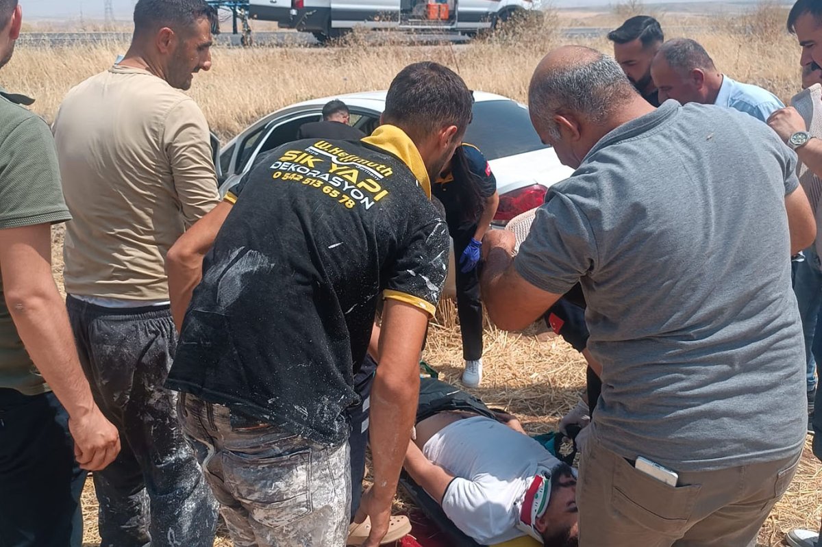 Seyir halindeki araç teker patlamasıyla devrildi: 1 ağır yaralı