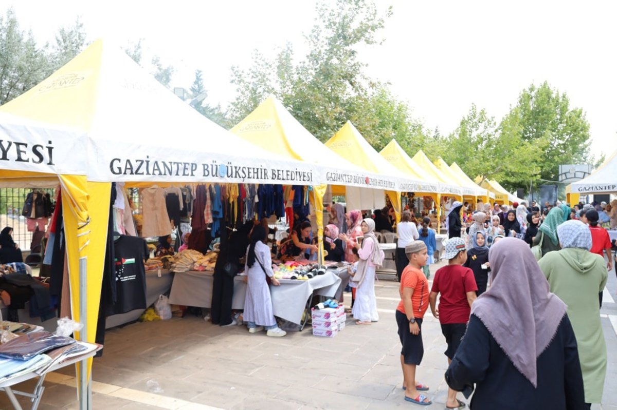 Cami görevlileri Gazze yararına kermes düzenledi