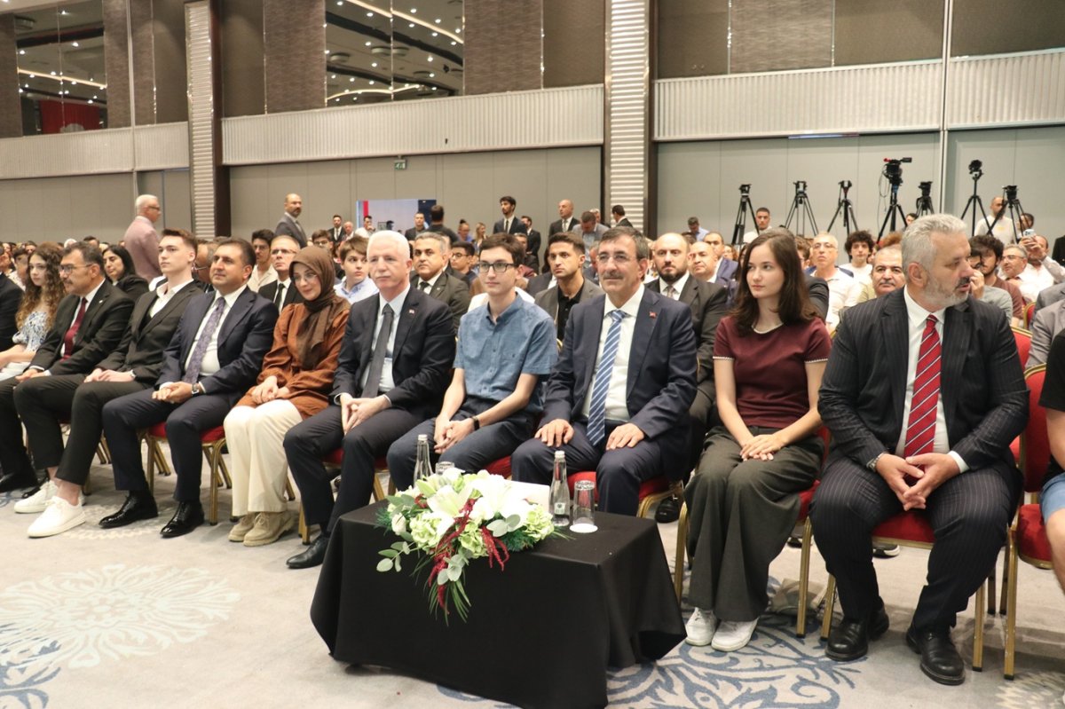 "Bilginin tek başına insanlığa fayda getirmediğini en açık şekilde Gazze'de gördük"