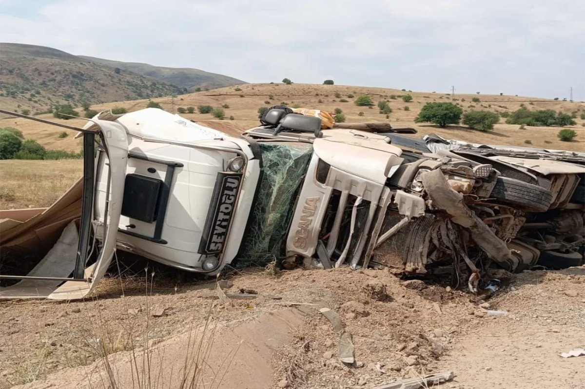 Bingöl'de tır kazası: 3 kişi yaralandı