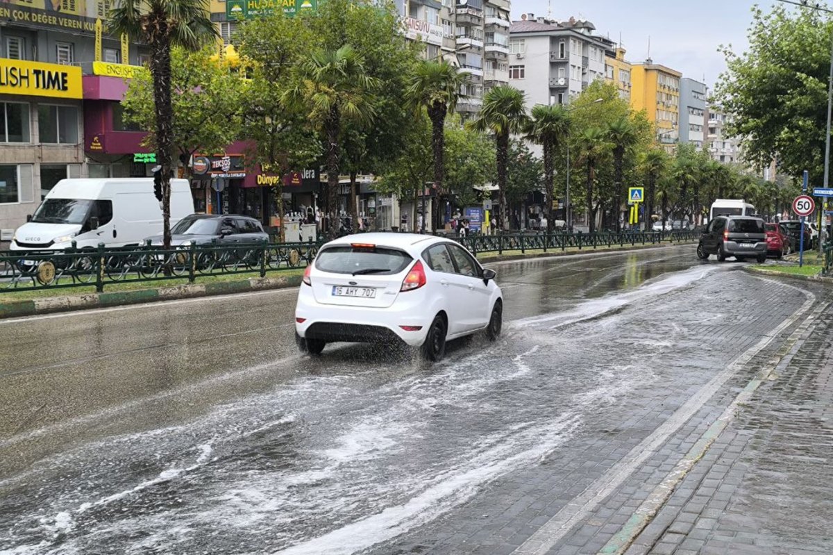 Bursa'da aylar sonra yağan yağmur serinletti