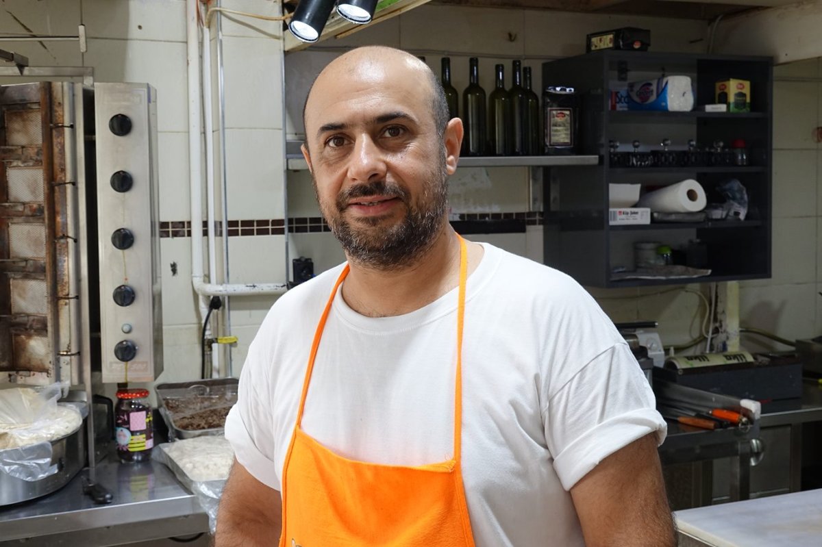 Kavurucu yaz sıcakları, esnafın çalışma koşullarını olumsuz etkiliyor