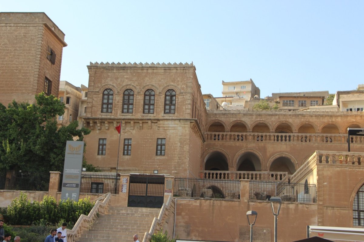 Mardin müze binasının kiliseye devredilmesine tepki!