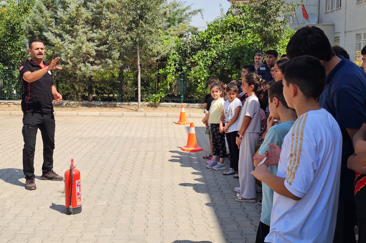 Büyükşehir belediyesi semt konakları öğrencilerine deprem ve yangın eğitimi verildi