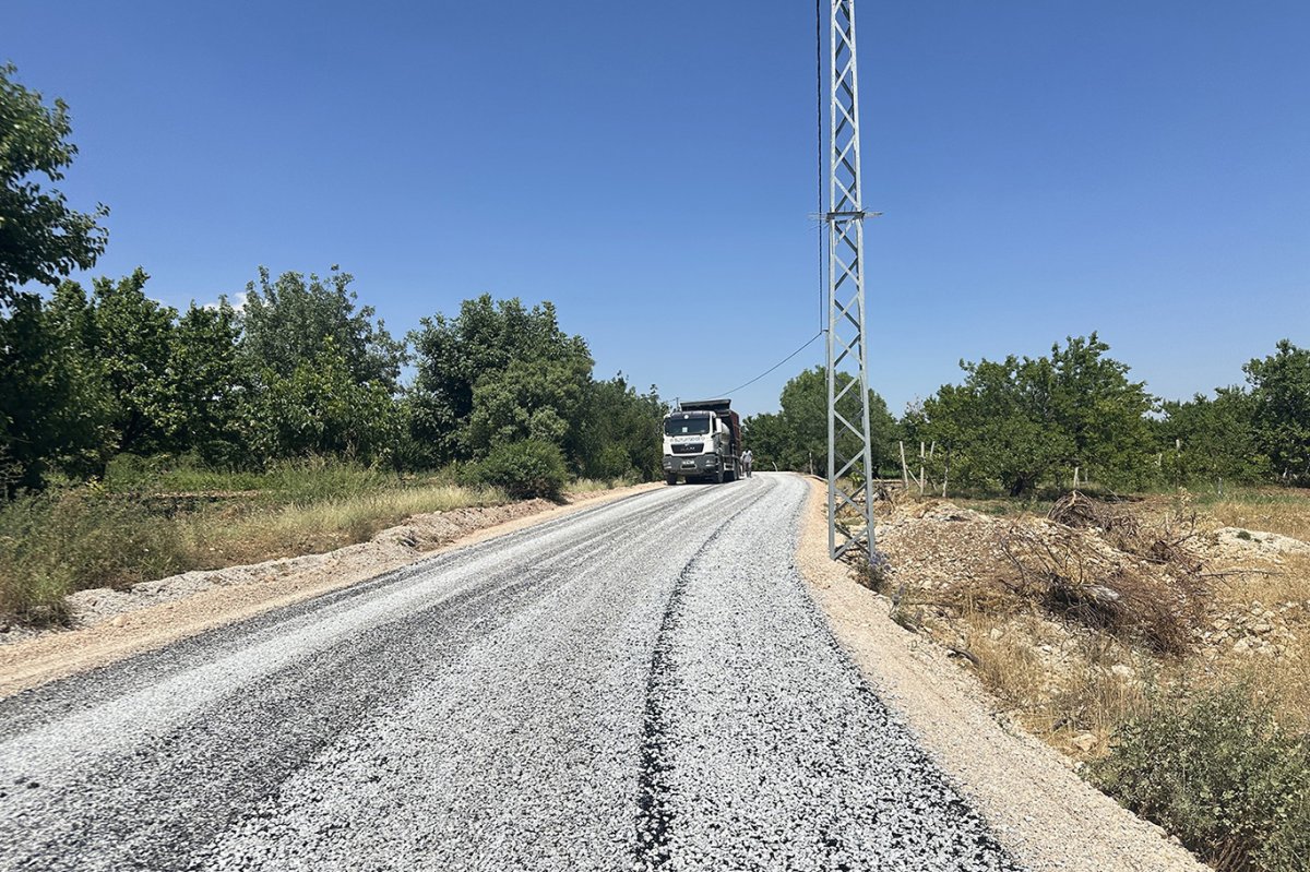 Büyükşehir Belediyesi ilçelerdeki yol çalışmalarını sürdürüyor