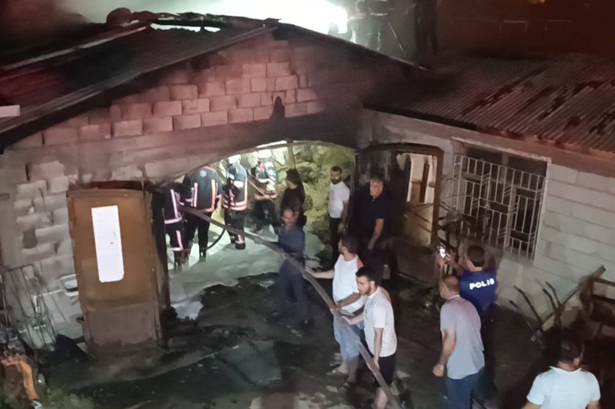 Malatya'da ahır ve samanlık yangını