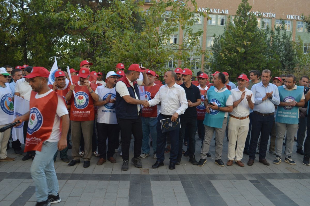 Memur-Sen’den Siirt'te protesto: “Gelirde adalet, ücrette denge istiyoruz”