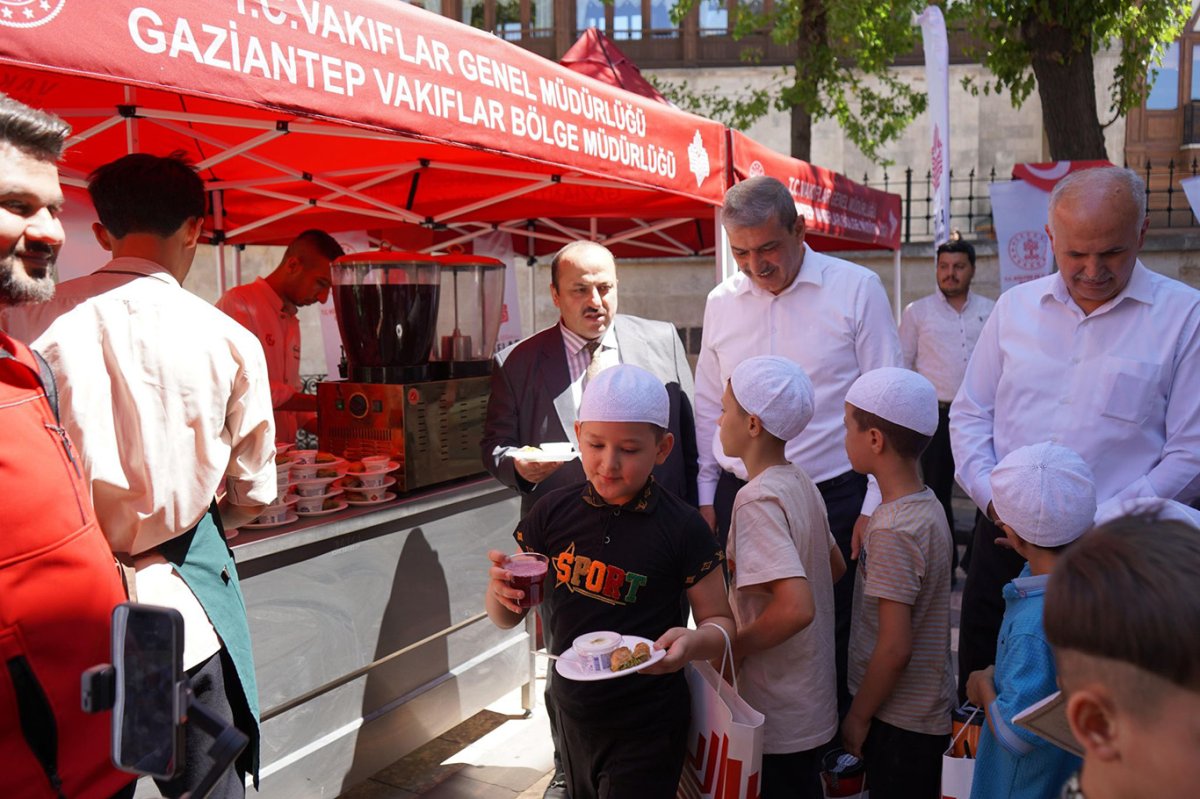 Gaziantep Vakıflar Bölge Müdürlüğü'nden Kur'an kursu öğrencilerine hediye