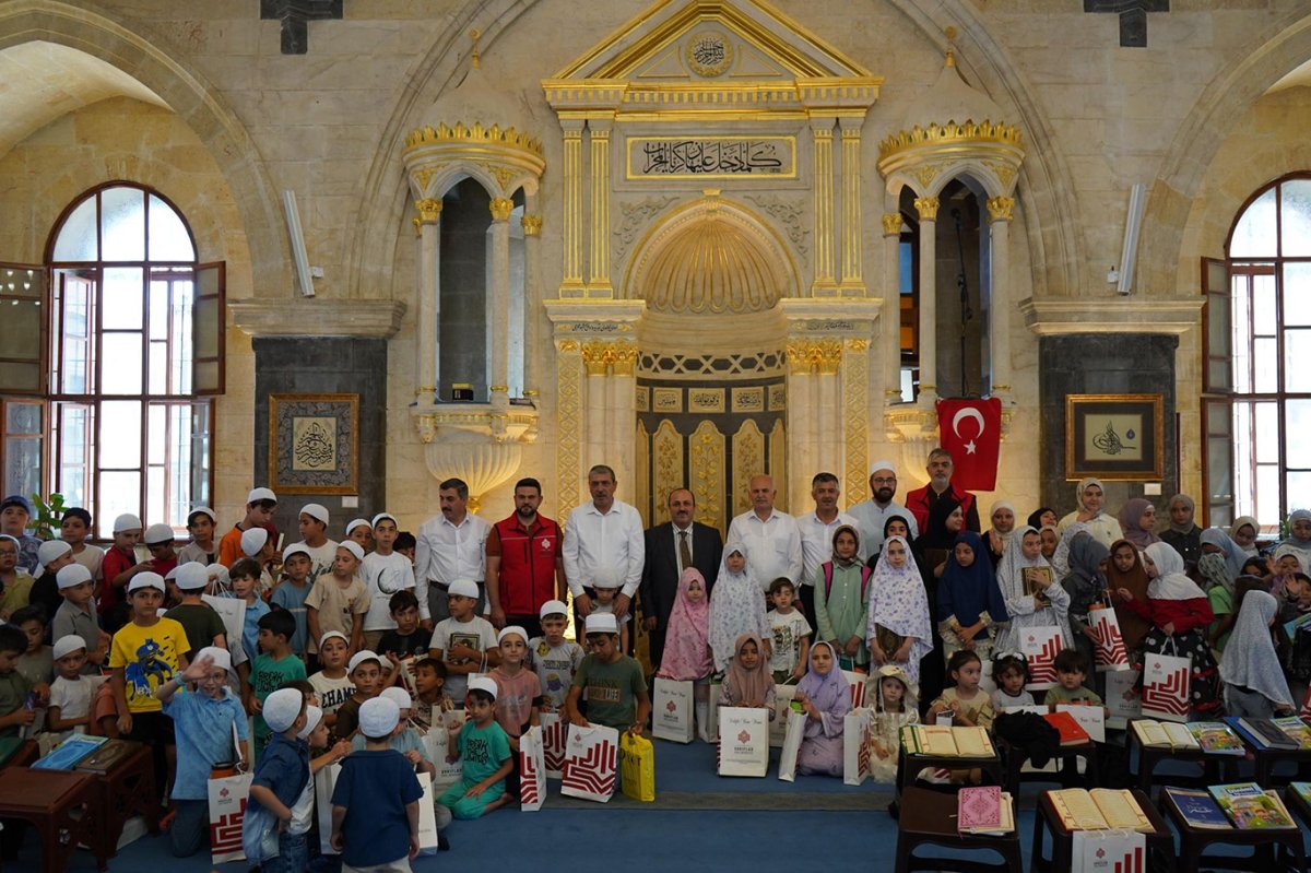 Gaziantep Vakıflar Bölge Müdürlüğü'nden Kur'an kursu öğrencilerine hediye