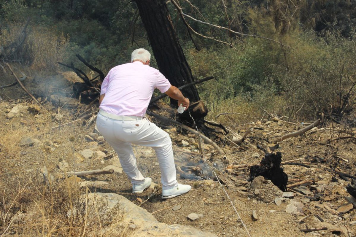 Mersin'de alevlerle zaman yarışı: 6 mahalle tahliye edildi
