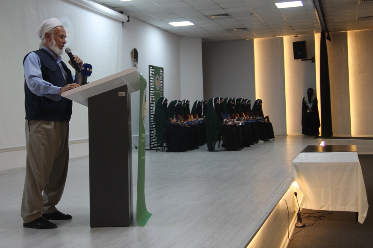 Van’da medrese eğitimini tamamlayan kız öğrenciler için mezuniyet programı düzenlendi