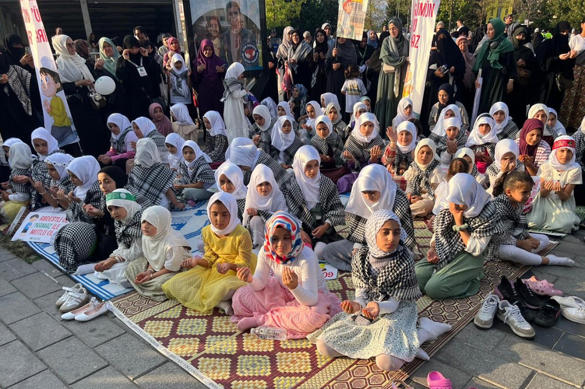 İstanbul'da "Hayat Namazla Güzeldir" programında Gazze mesajı