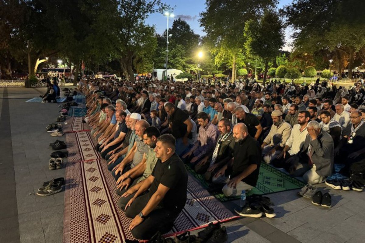 İstanbul'da yüzlerce kişi Gazze için kunut duasında buluştu