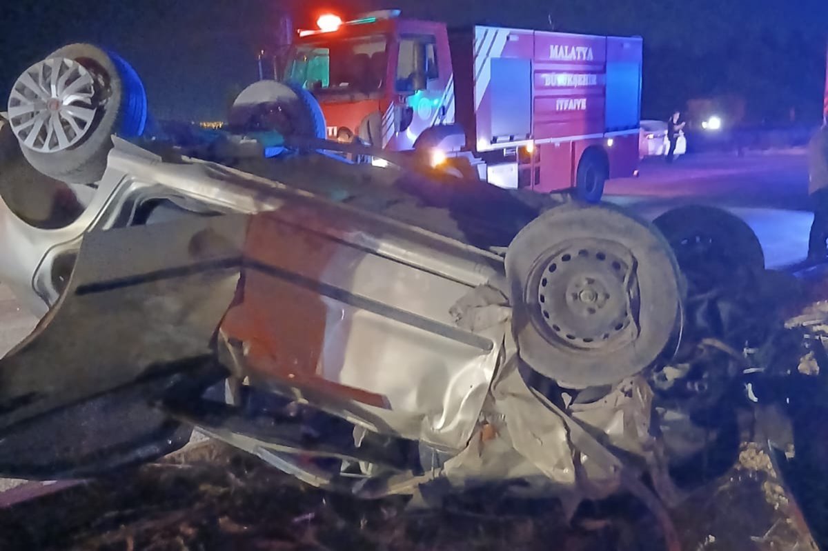 Malatya'da 2 otomobil çarpıştı: 5 yaralı