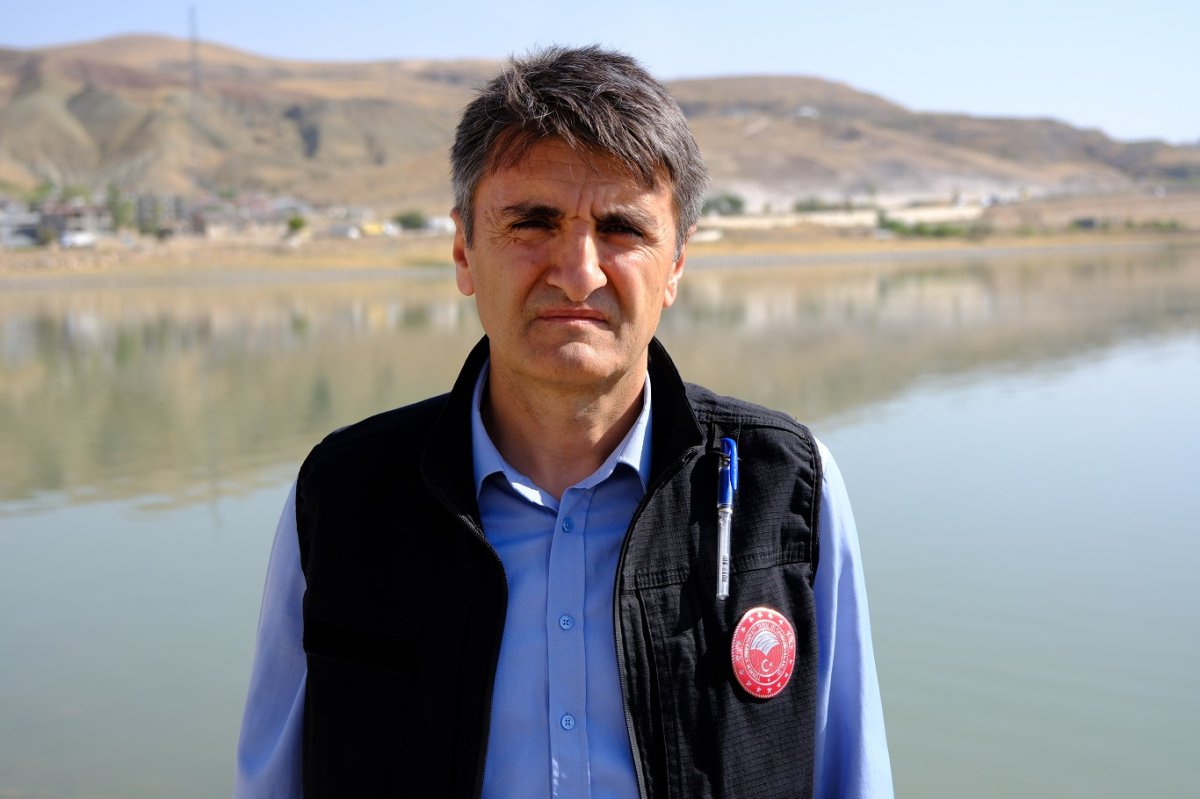 Van'da göl ve göletlere 450 bin sazan yavrusu bırakıldı