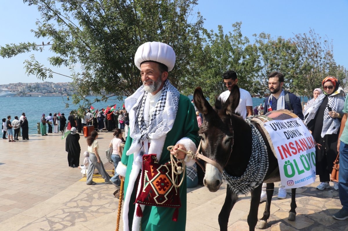 İstanbul Boğazı'ndan Gazze'ye selam gönderildi