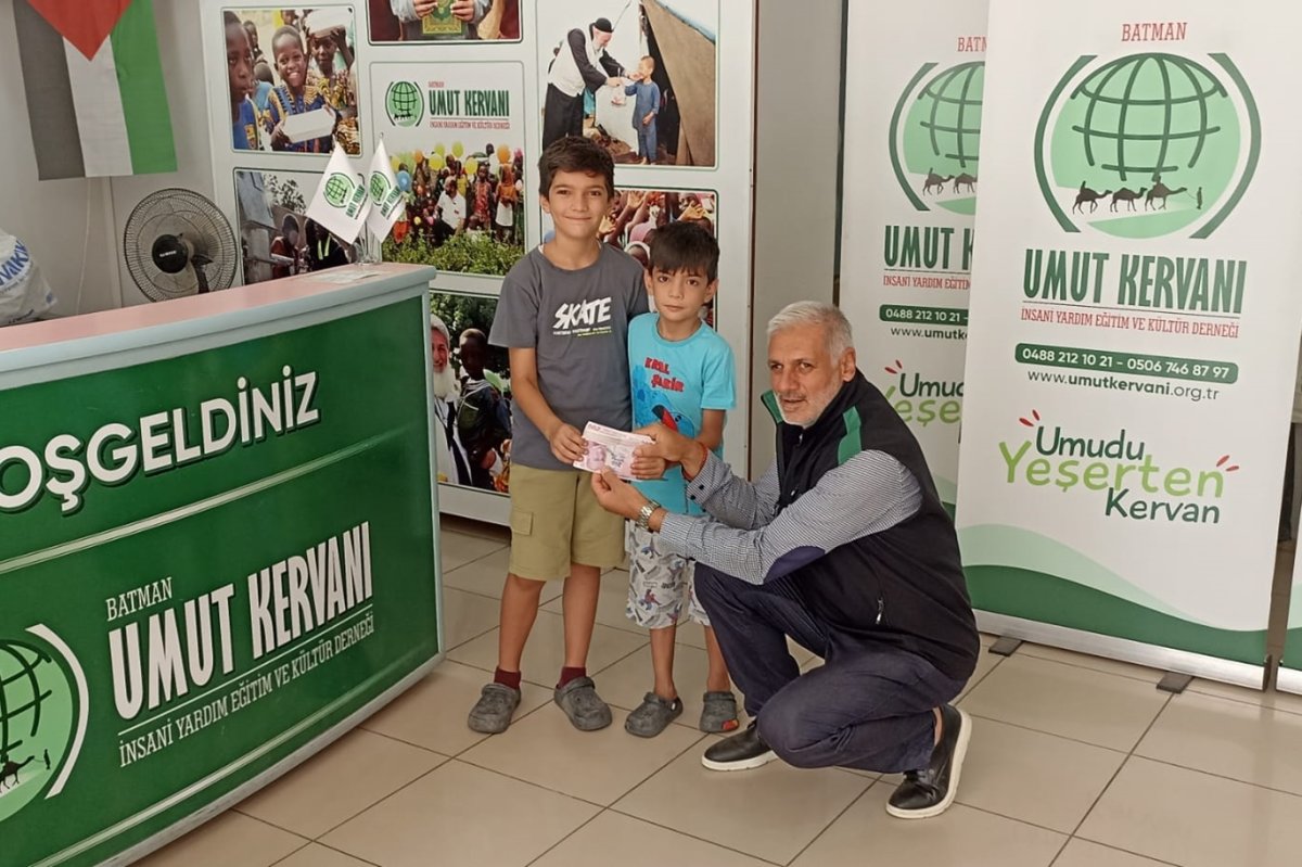 Minik yürekler harçlıklarını Gazze'ye bağışladılar