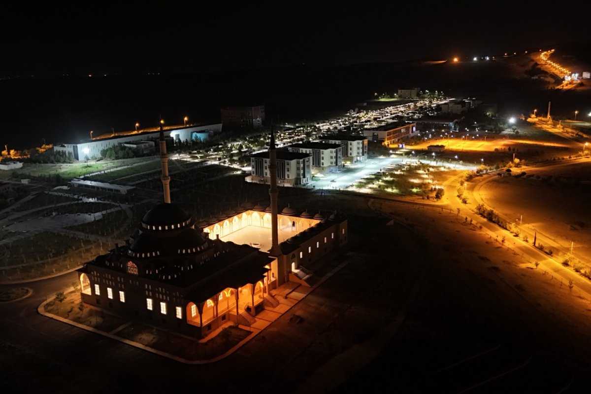 Batman Üniversitesi Camii açılış için gün sayıyor