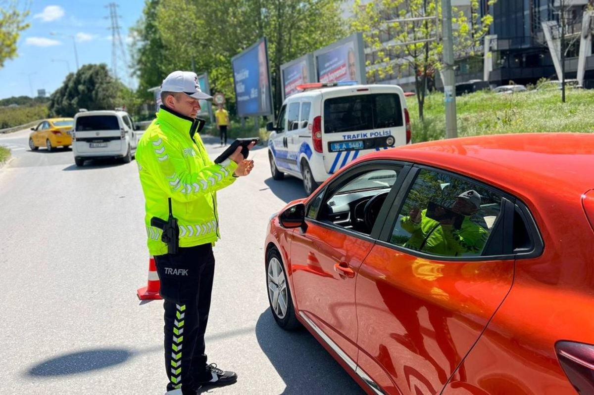 Bursa'da yüzlerce araç denetlendi, 4 kişi gözaltına alındı