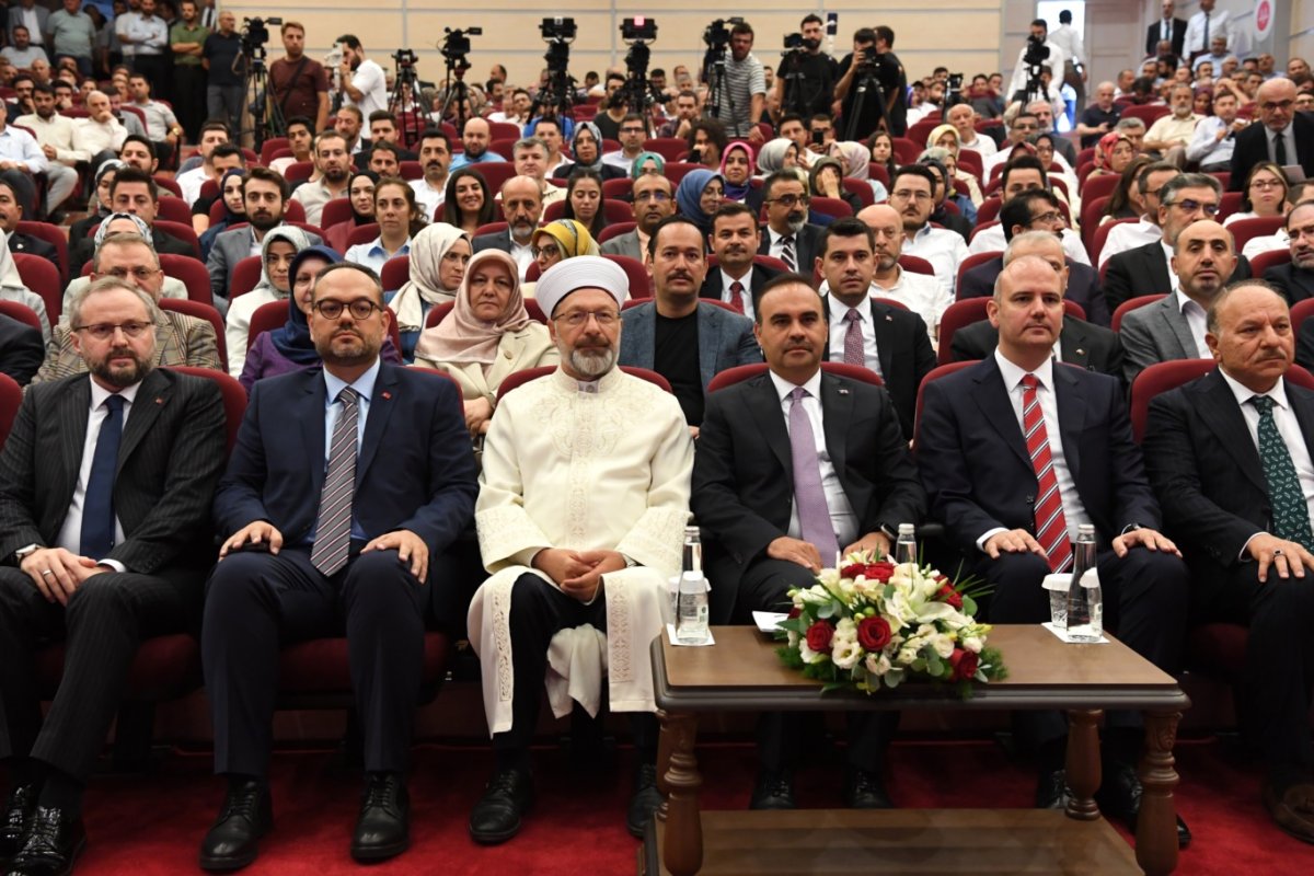 Diyanet İşleri Başkanı Erbaş: Tüm dijital hizmetlerimizi tek bir mobil uygulamada bir araya getirdik