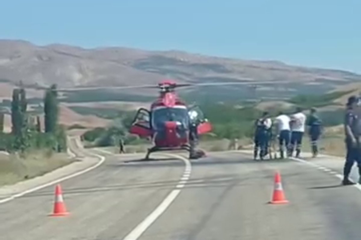 Malatya'da helikopter ambulans hasta almak için kara yoluna indi