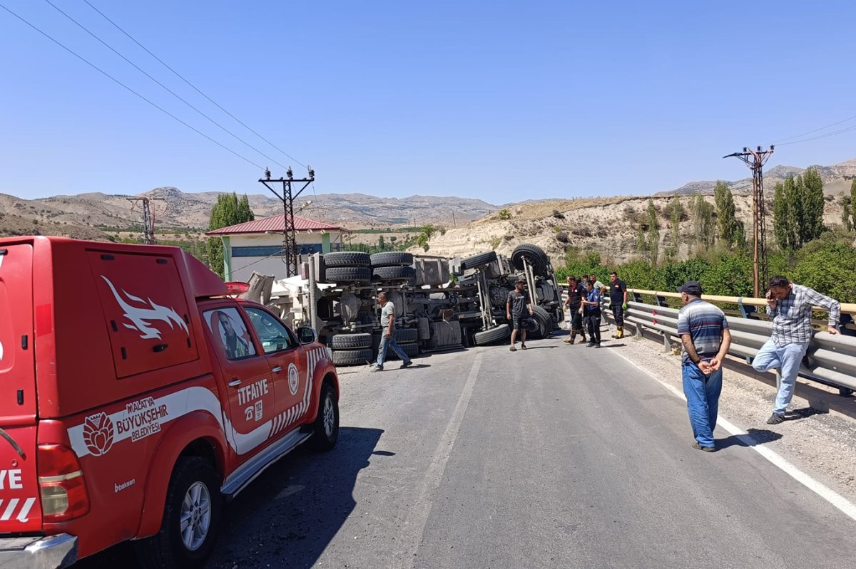 Malatya'da beton mikseri devrildi: 1 yaralı