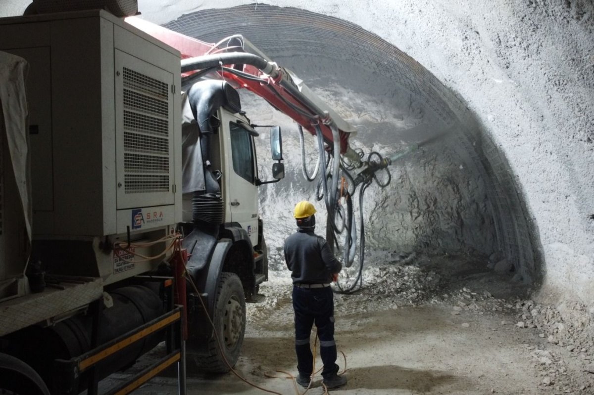 Siirt’te Yığınlı Tüneli ve bağlantı yollarında sona gelindi