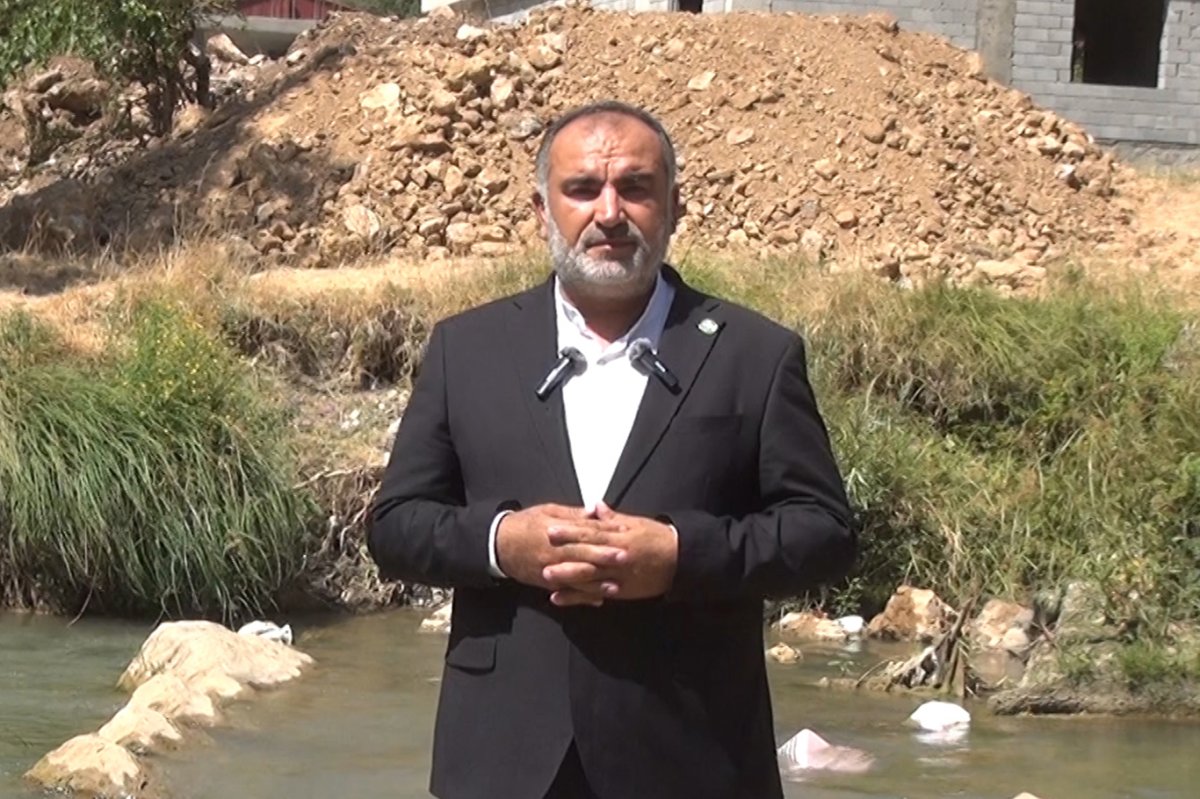 Beytüşşebap köylerinde toplanmayan çöpler dereleri kirletiyor