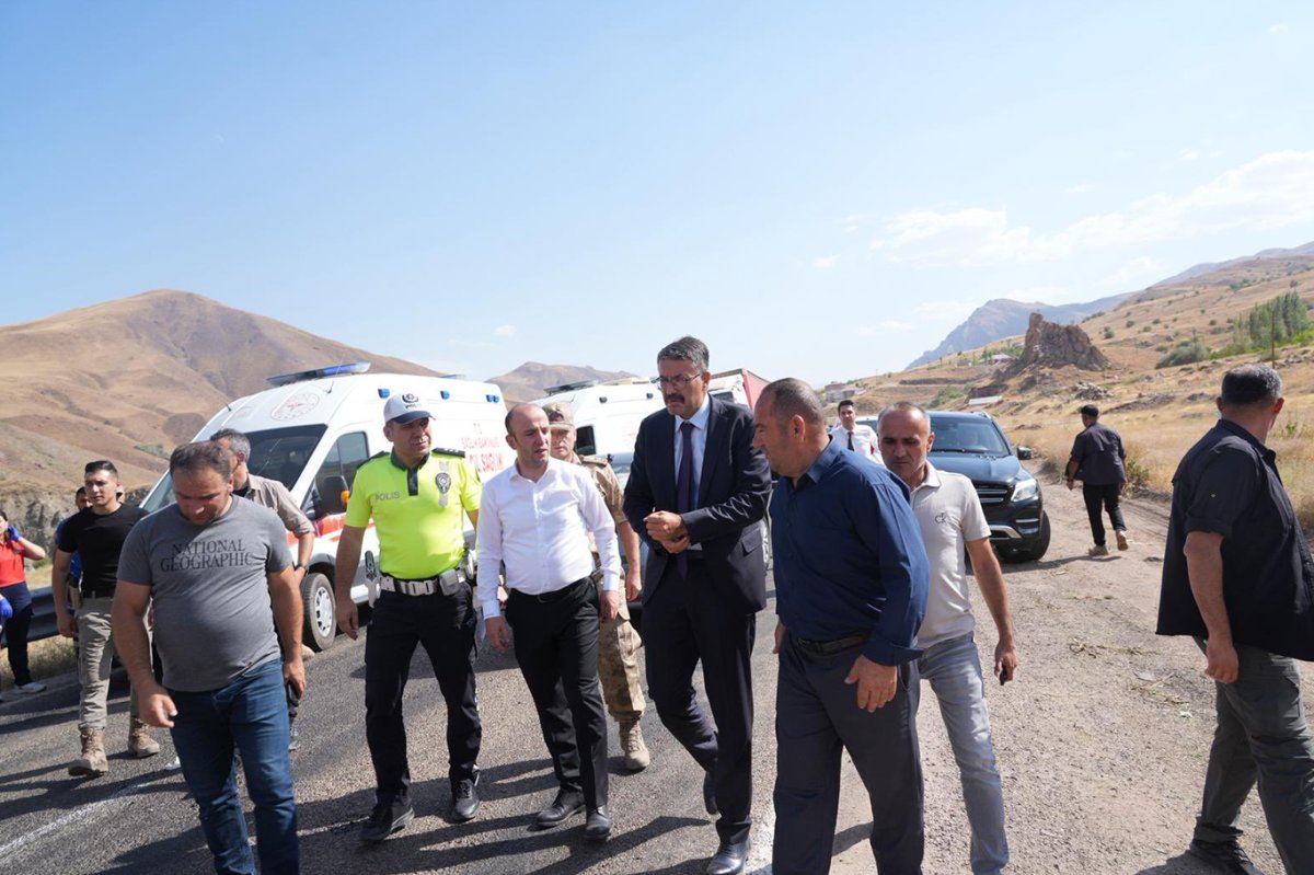 Hakkari’de tır ile otomobil çarpıştı: 3 ölü, 2 yaralı