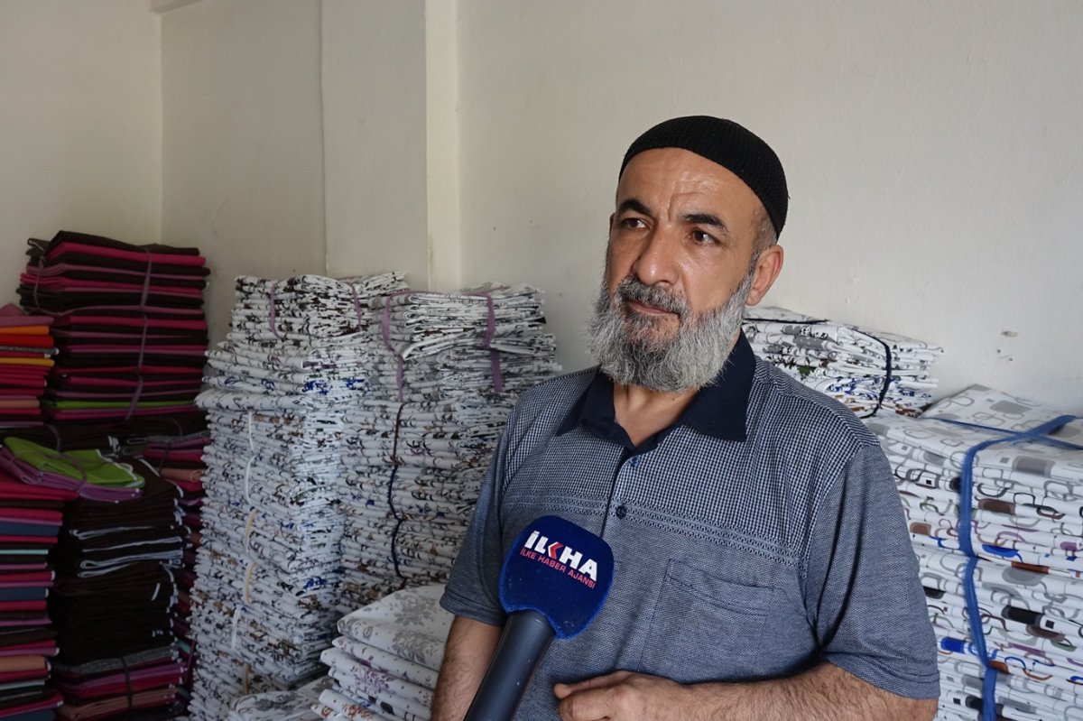 32 yıllık emekle Batman'dan Türkiye'nin dört bir yanına sofra bezi dağıtıyor
