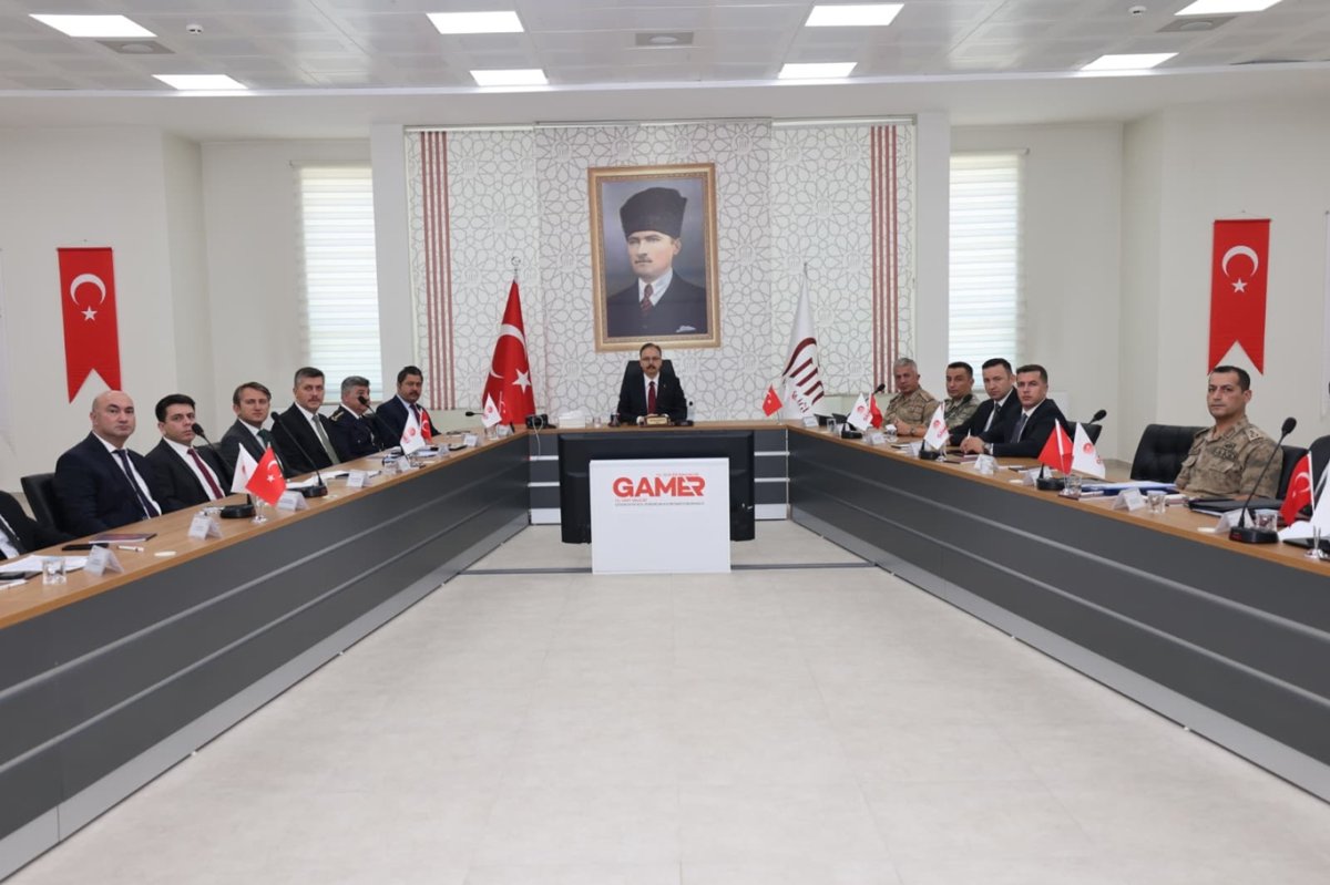 Siirt'te Vali Kızılkaya başkanlığında güvenlik ve asayiş değerlendirme toplantısı yapıldı