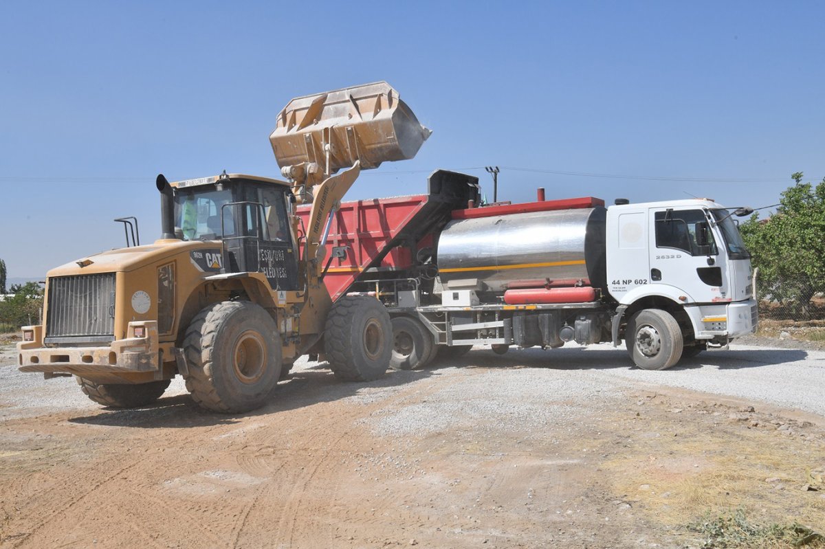 Yeşilyurt Belediyesinden kırsalda asfalt serimi