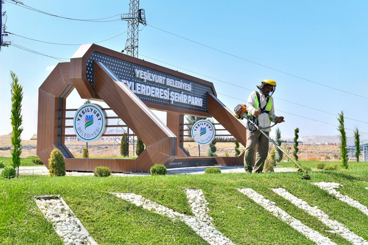 Yeşilyurt'ta parklar yenileniyor