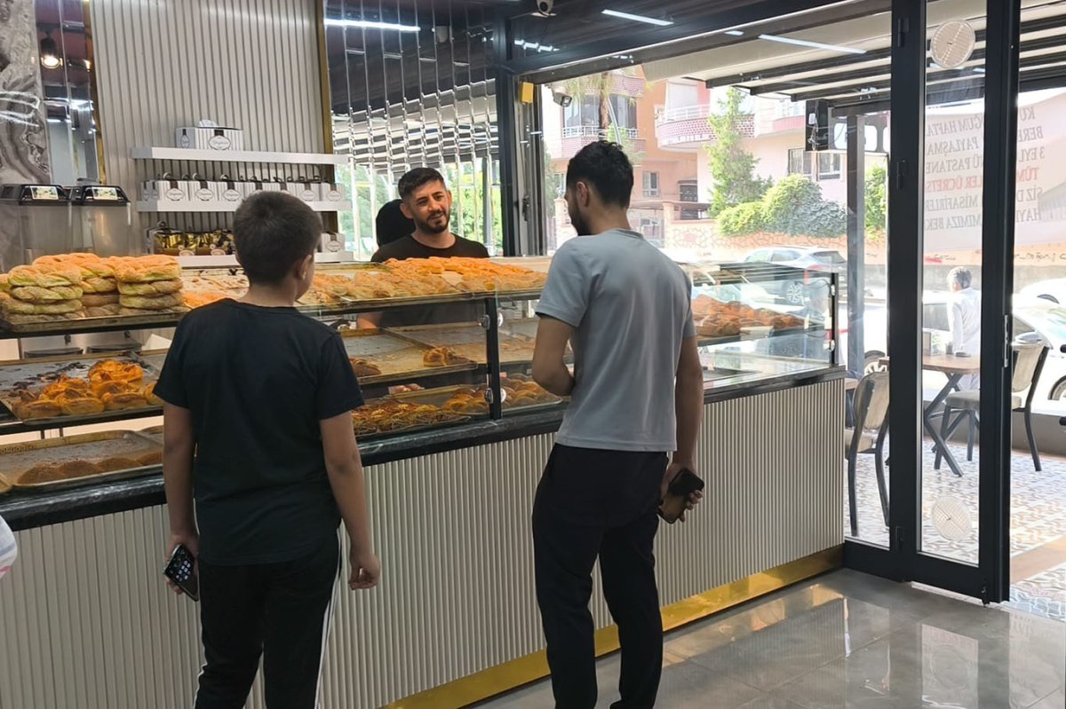 Batman'da örnek davranış: Kandil günü pastaneden bedava ikram