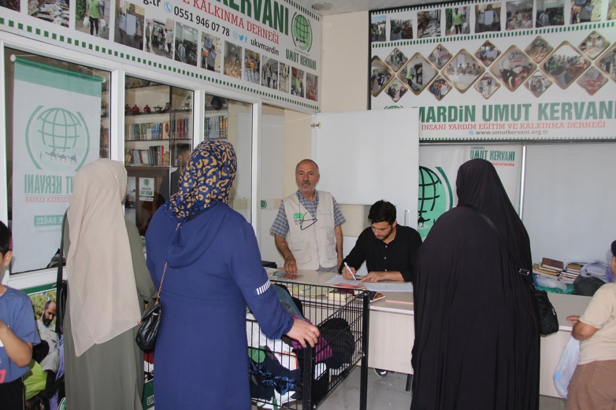 Mardin Umut Kervanı yüzlerce çocuğun kırtasiye ihtiyacını giderdi