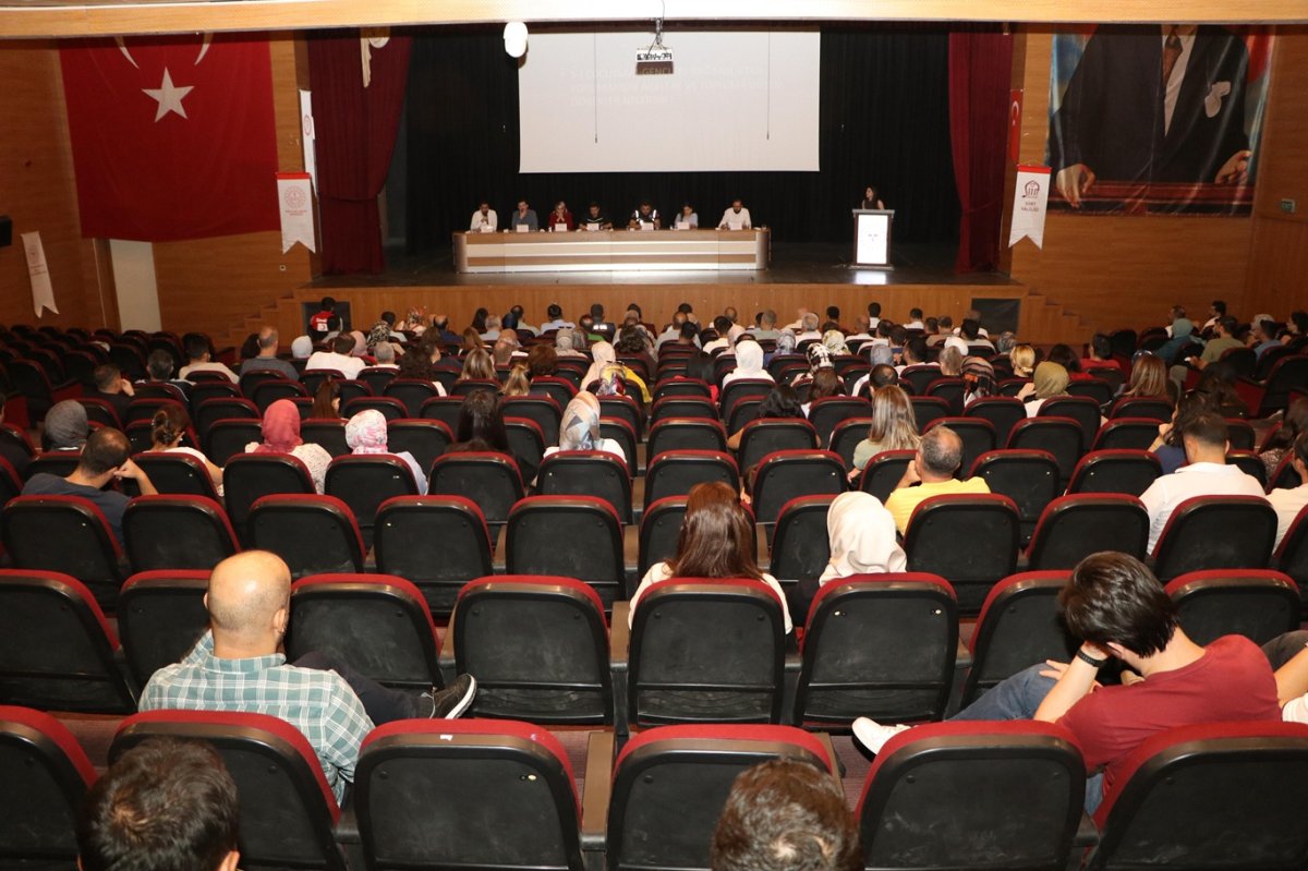 Siirt’te bağımlılıkla mücadele kapsamında farkındalık sempozyumu düzenlendi
