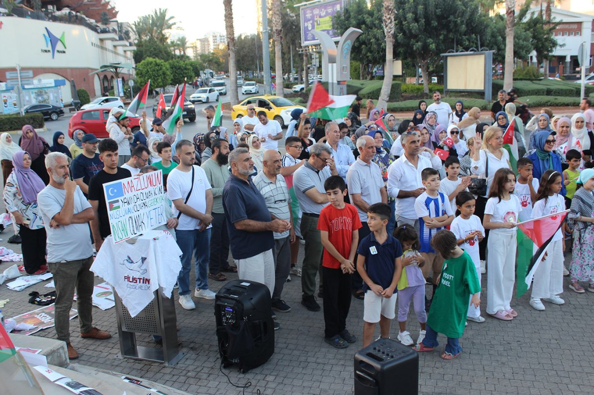 Mersin'den Küresel Sumud Filosu'na destek: Herkes sussa bile biz susmayacağız